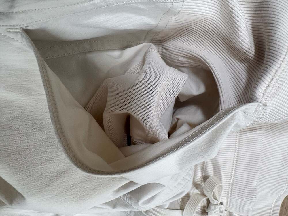 Lululemon White Lined Mid Rise Jogger Pants Women’s Size 12 Athleisure - Picture 9 of 16